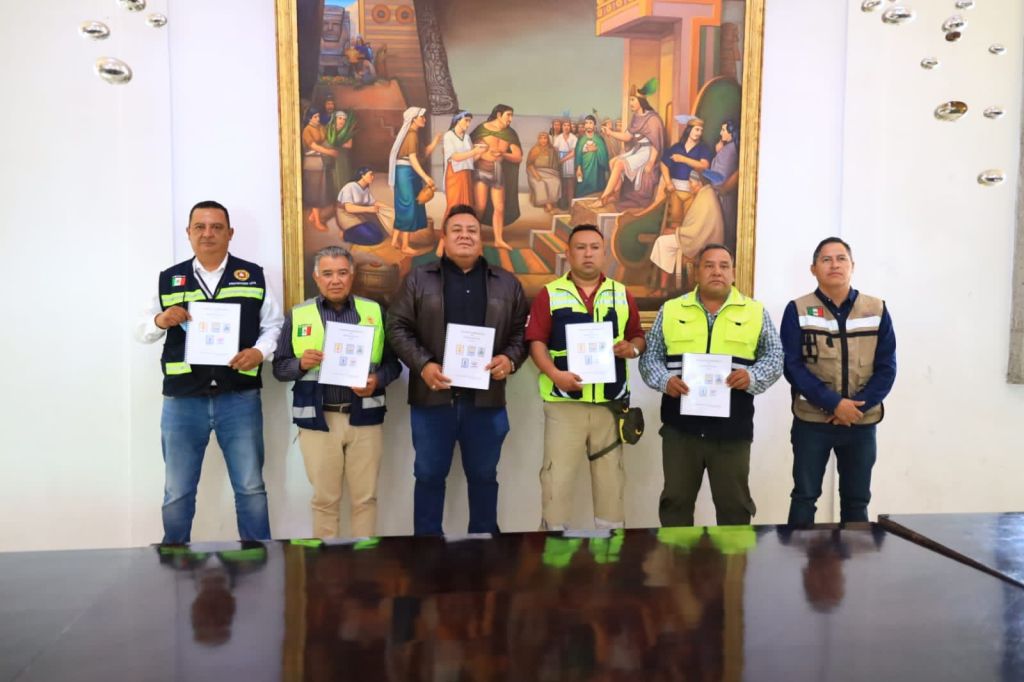 ALCALDE DE CHIUATEMPAN SIGNA CONVENIO EN AMTERIA DE PC CON SUS&nbsp;HOMÓLOGOS